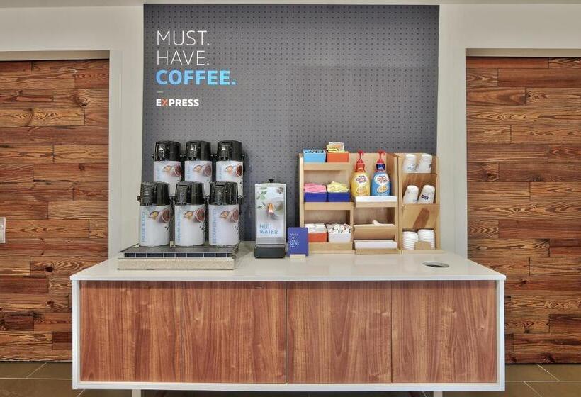 Отель Holiday Inn Express & Suites - Albuquerque East, An Ihg