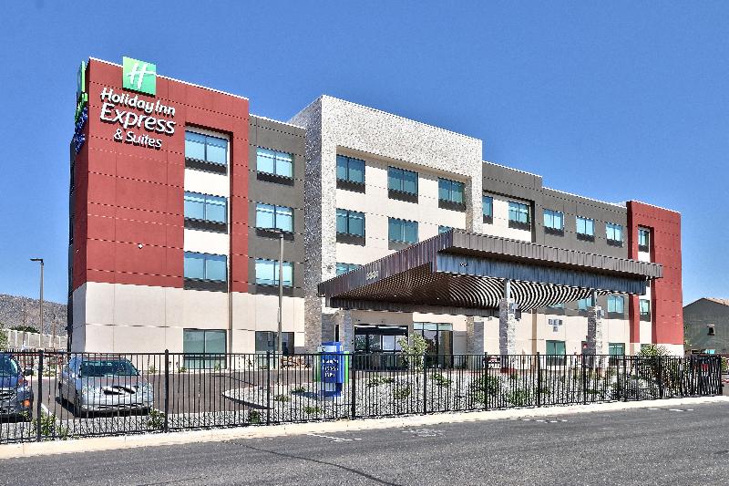Отель Holiday Inn Express & Suites - Albuquerque East, An Ihg