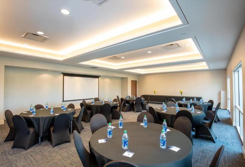 호텔 Holiday Inn Express & Suites Beloit, An Ihg