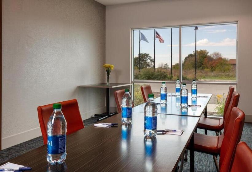 호텔 Holiday Inn Express & Suites Beloit, An Ihg