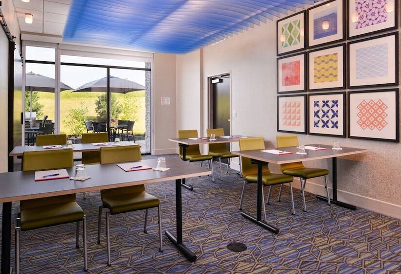 Отель Holiday Inn Express & Suites Olathe West, An Ihg