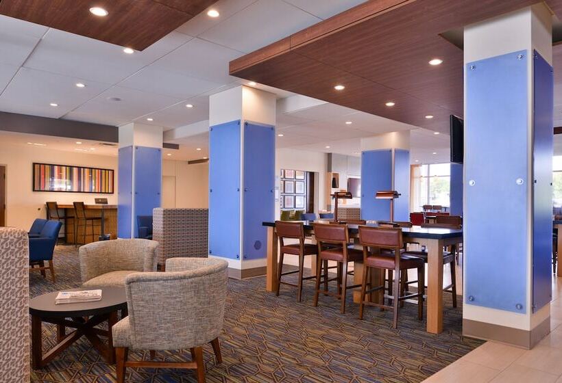 Отель Holiday Inn Express & Suites Mall Of America Msp Airport, An Ihg