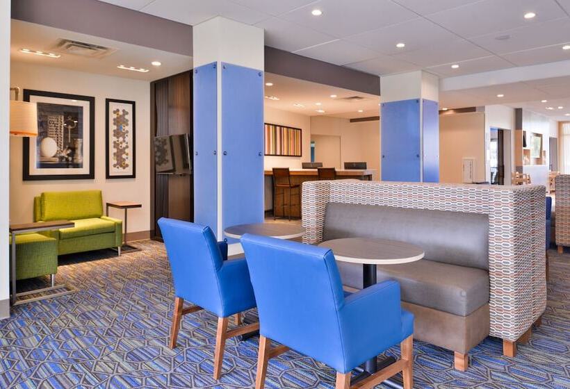Отель Holiday Inn Express & Suites Mall Of America Msp Airport, An Ihg