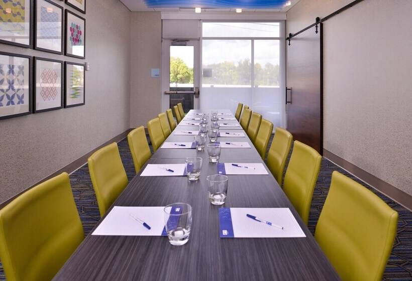 هتل Holiday Inn Express & Suites   Mall Of America   Msp Airport, An Ihg