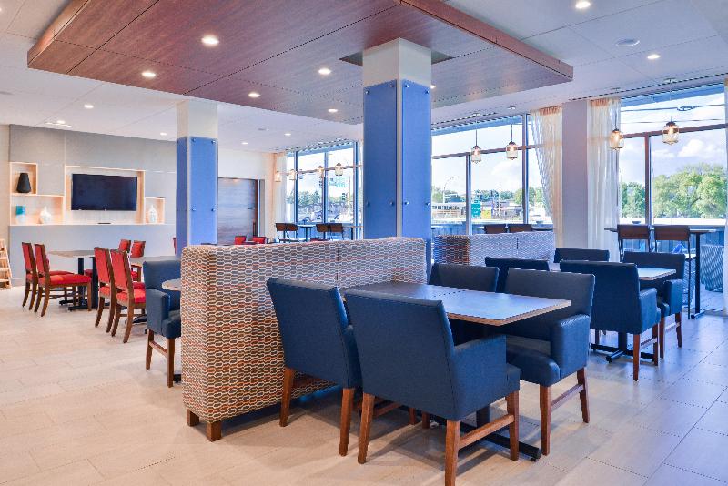 Отель Holiday Inn Express & Suites Mall Of America Msp Airport, An Ihg