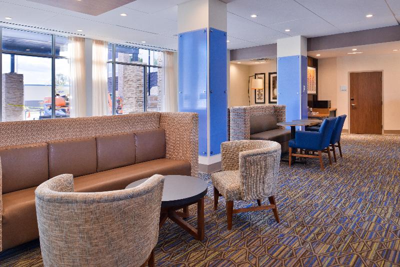 Отель Holiday Inn Express & Suites Mall Of America Msp Airport, An Ihg