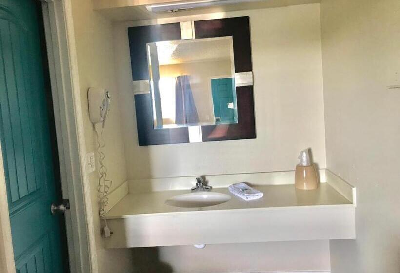 فندق Lakeside Inn