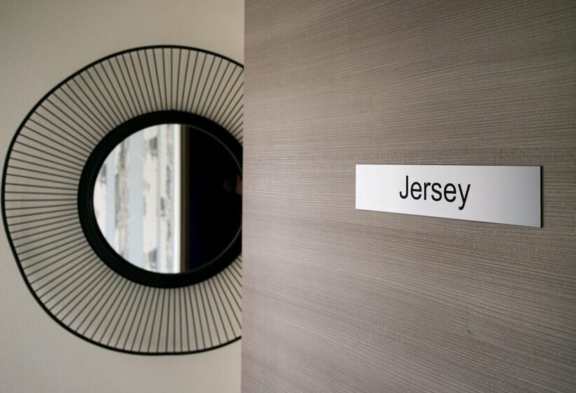 فندق Le Cotentin Appart Hôtels & Restaurant Le Cot