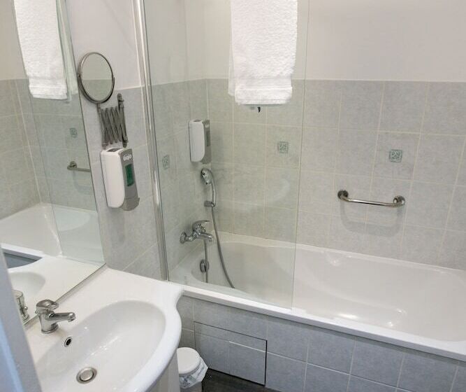 فندق Le Cotentin Appart Hôtels & Restaurant Le Cot