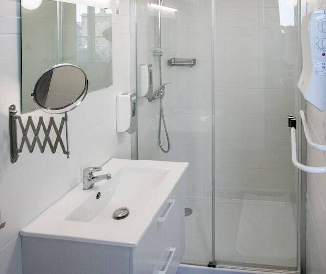 فندق Le Cotentin Appart Hôtels & Restaurant Le Cot