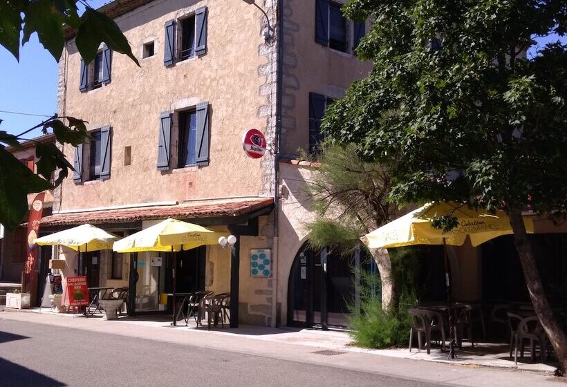 Отель Les Voyageurs