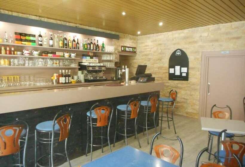 Отель Les Voyageurs