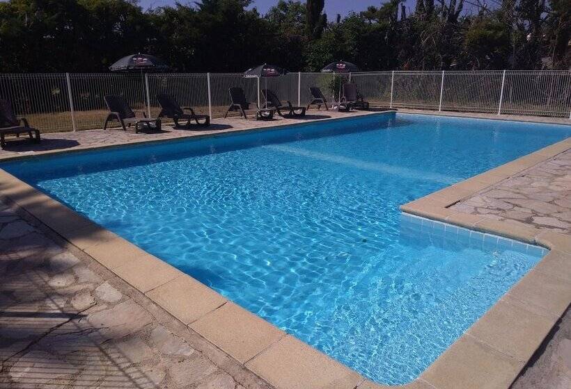 Отель Les Voyageurs