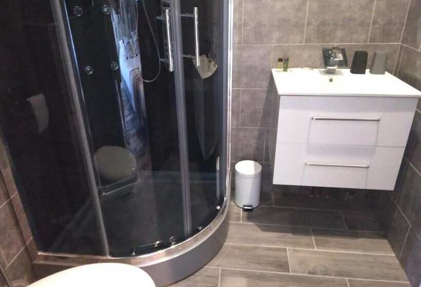 Отель Les Voyageurs