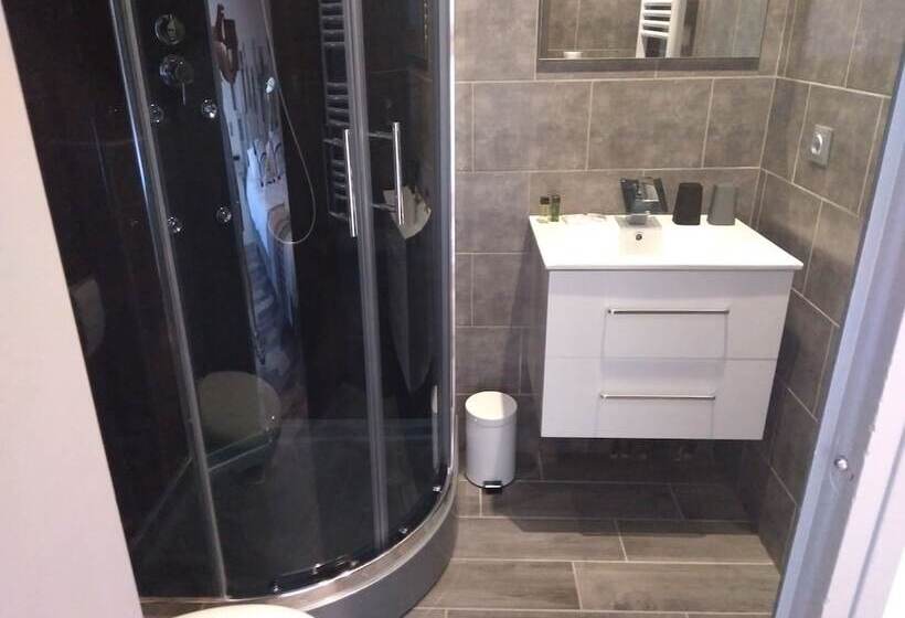 Отель Les Voyageurs