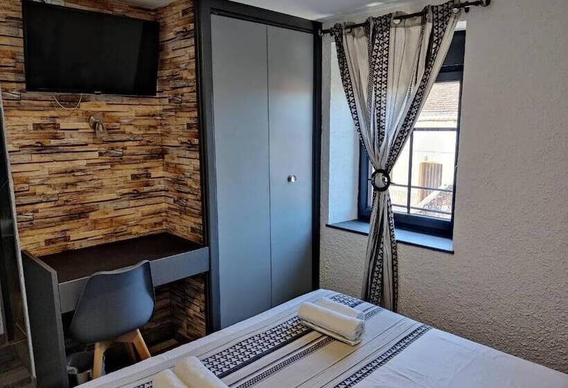 Отель Les Voyageurs