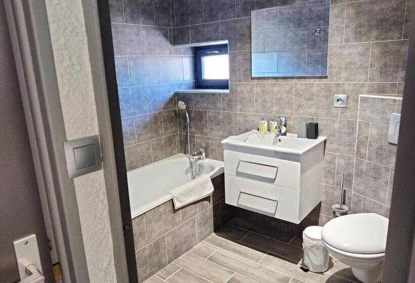 Отель Les Voyageurs