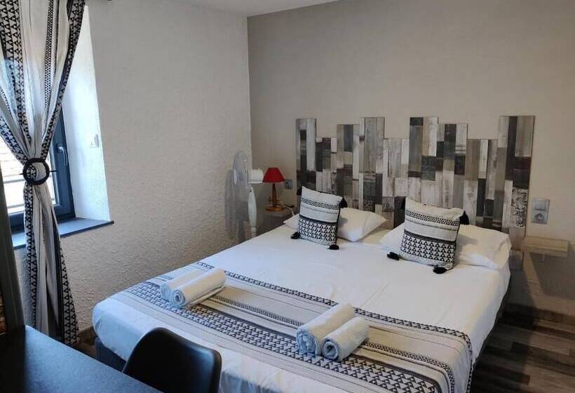 Отель Les Voyageurs