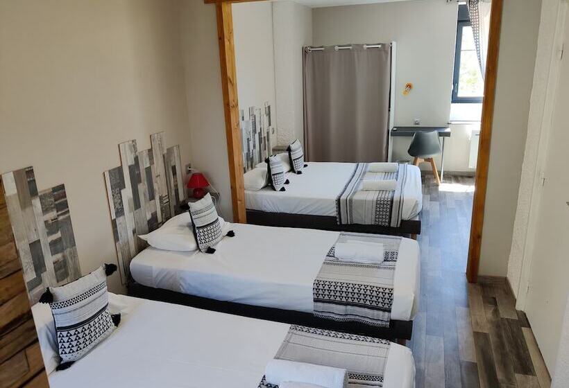 Отель Les Voyageurs