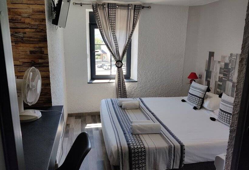 Отель Les Voyageurs