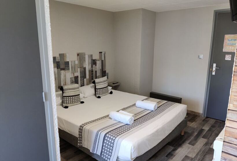 Отель Les Voyageurs