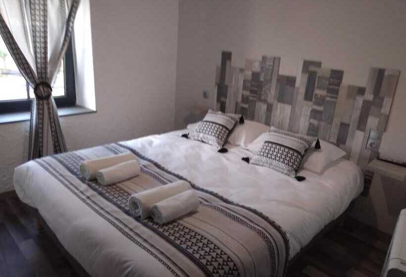 Отель Les Voyageurs