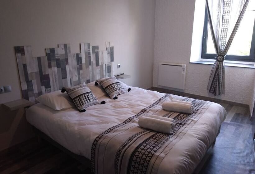 Отель Les Voyageurs