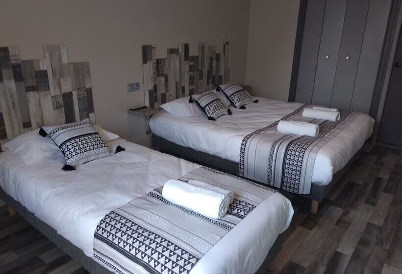 Отель Les Voyageurs