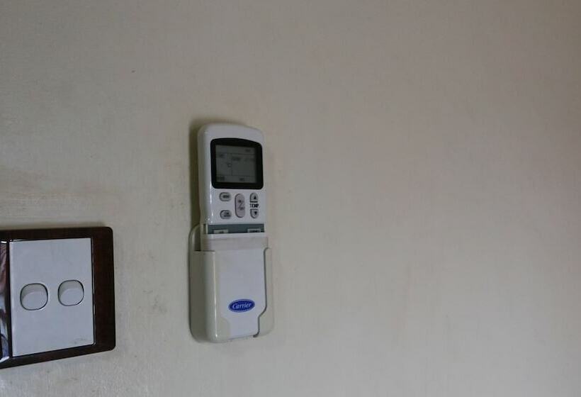 هتل Lillian Towers