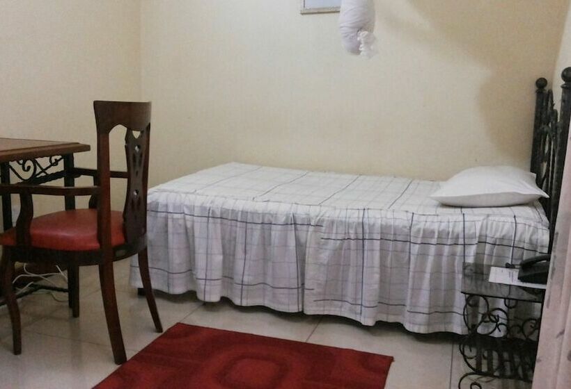 هتل Lillian Towers