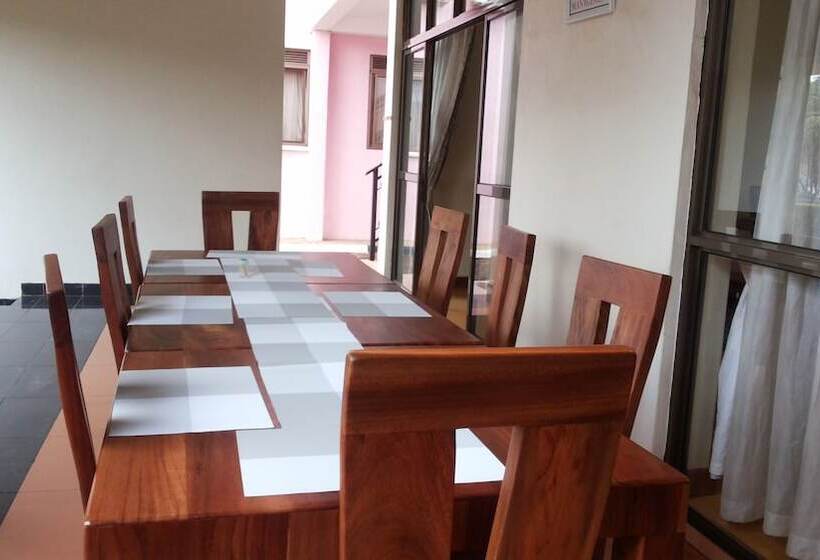 هتل Lillian Towers