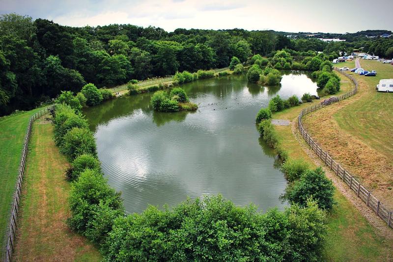 فندق Riverside Caravan & Camping Park