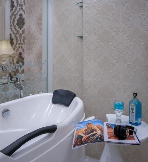 Royal Beach Hotel By Thg