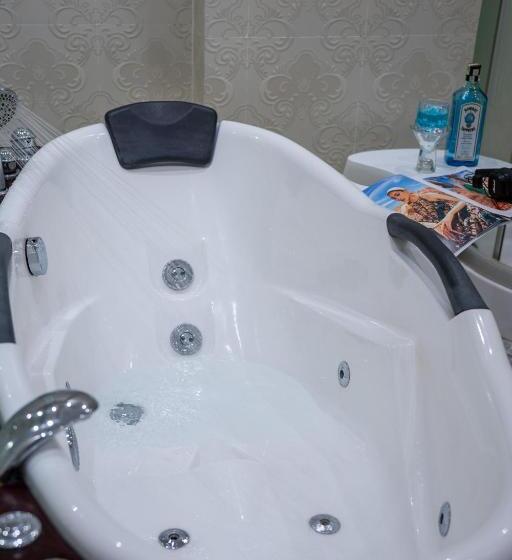 Royal Beach Hotel By Thg