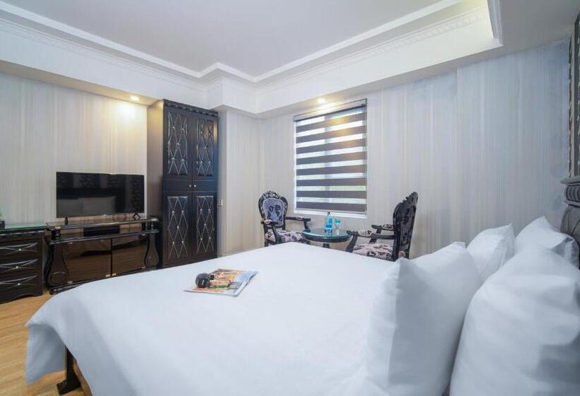 Royal Beach Hotel By Thg