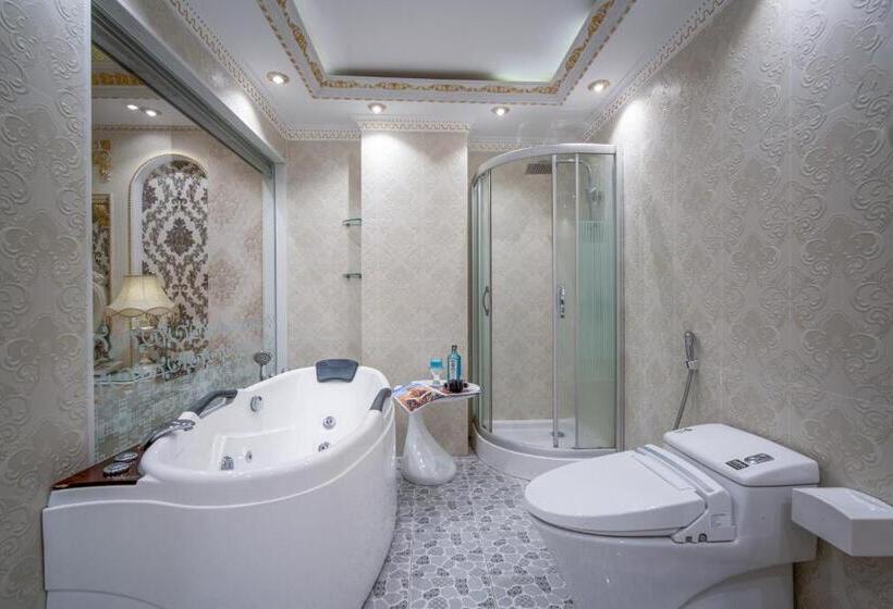 Royal Beach Hotel By Thg