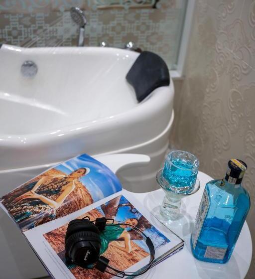 Royal Beach Hotel By Thg