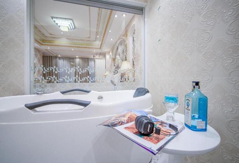 Royal Beach Hotel By Thg