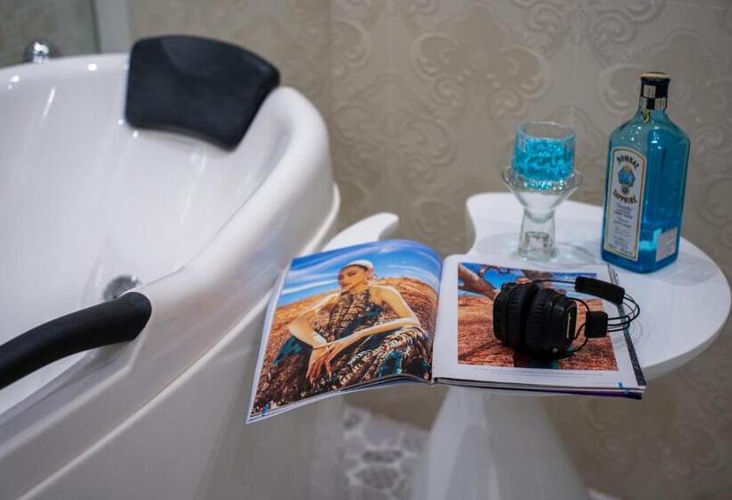 Royal Beach Hotel By Thg