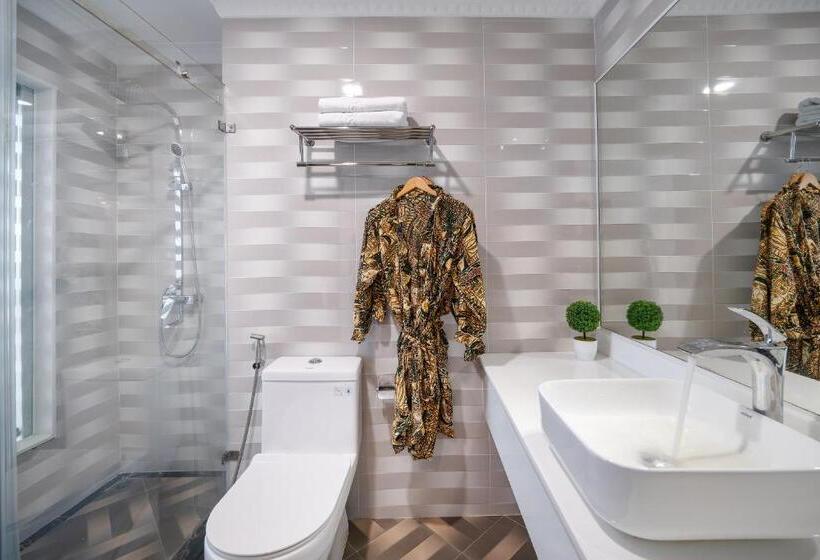 Royal Beach Hotel By Thg