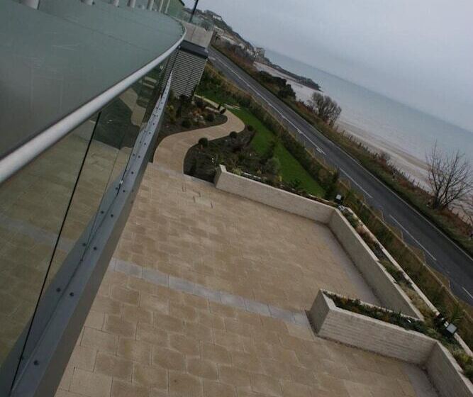 בית מלון כפרי The Bay