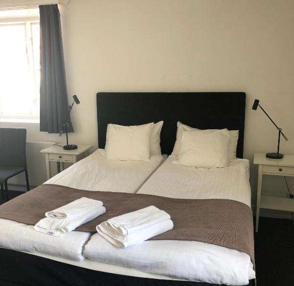 호텔 Vardshuset Hwitan