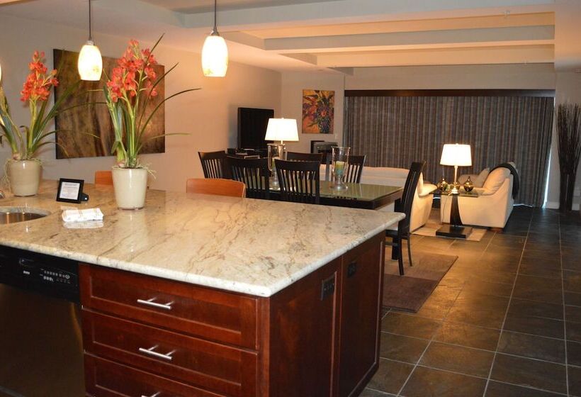 فندق Whale Cove Inn