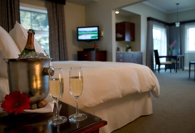 فندق Whale Cove Inn