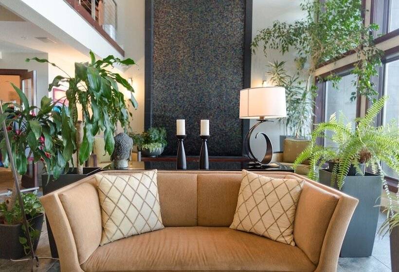 فندق Whale Cove Inn