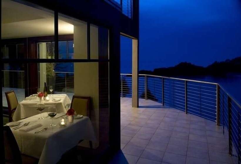 فندق Whale Cove Inn