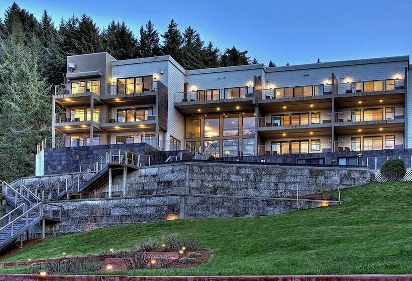 فندق Whale Cove Inn