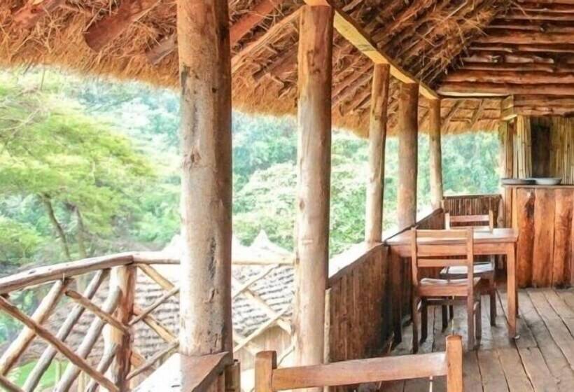 Lacam Lodge   Hostel