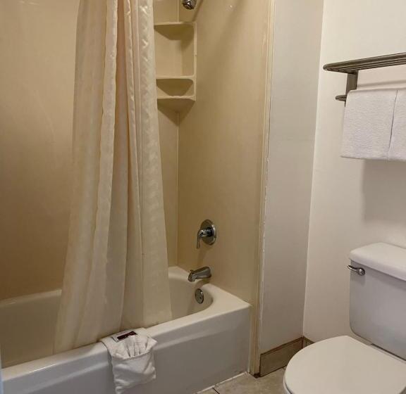 فندق على الطريق Majestic Inn