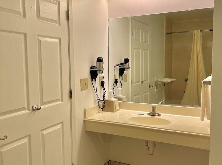 فندق على الطريق Majestic Inn